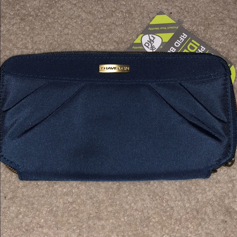 Travelon wallet.